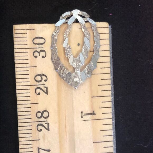 Silver Wreath Earrings (Retired Silpata) - Picture 4 of 4